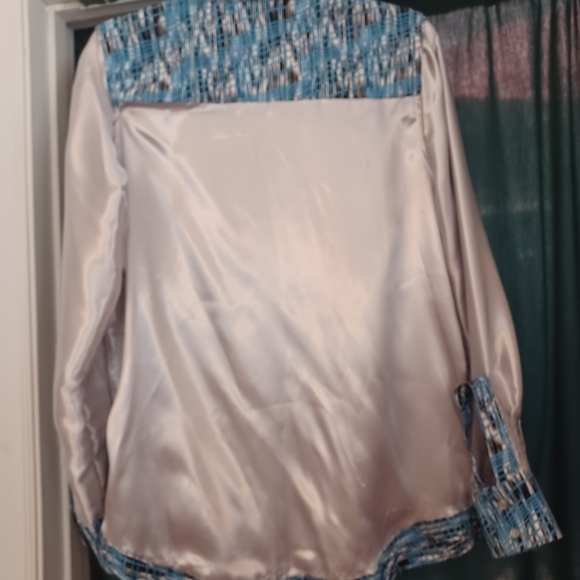 Womans custom Silver and Blue Long Sleeve button up, western. - Picture 4 of 7
